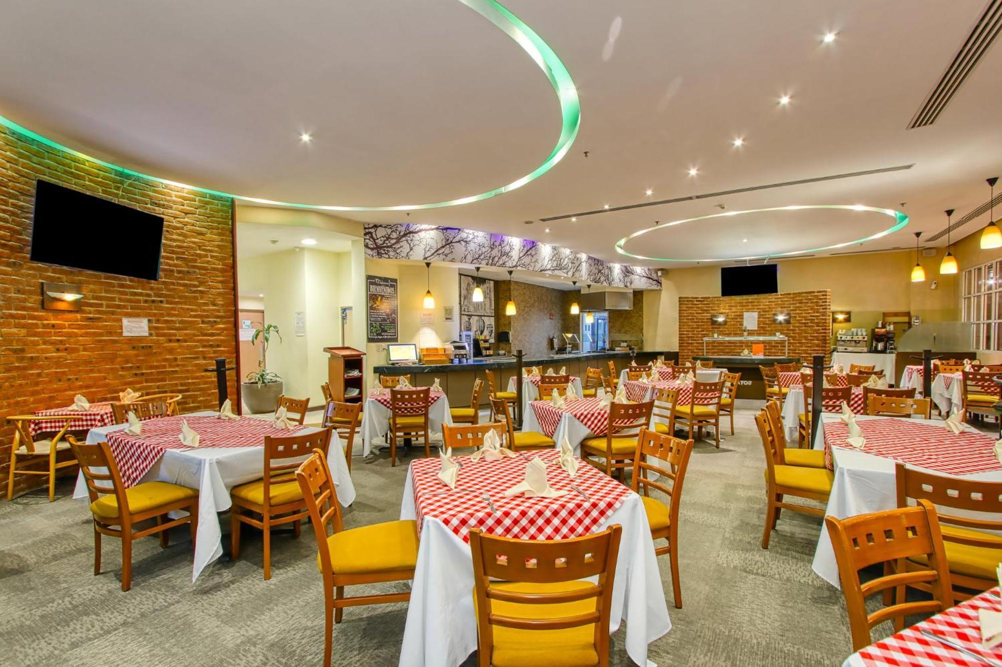 Holiday Inn Leon-Convention Center By Ihg Exterior photo